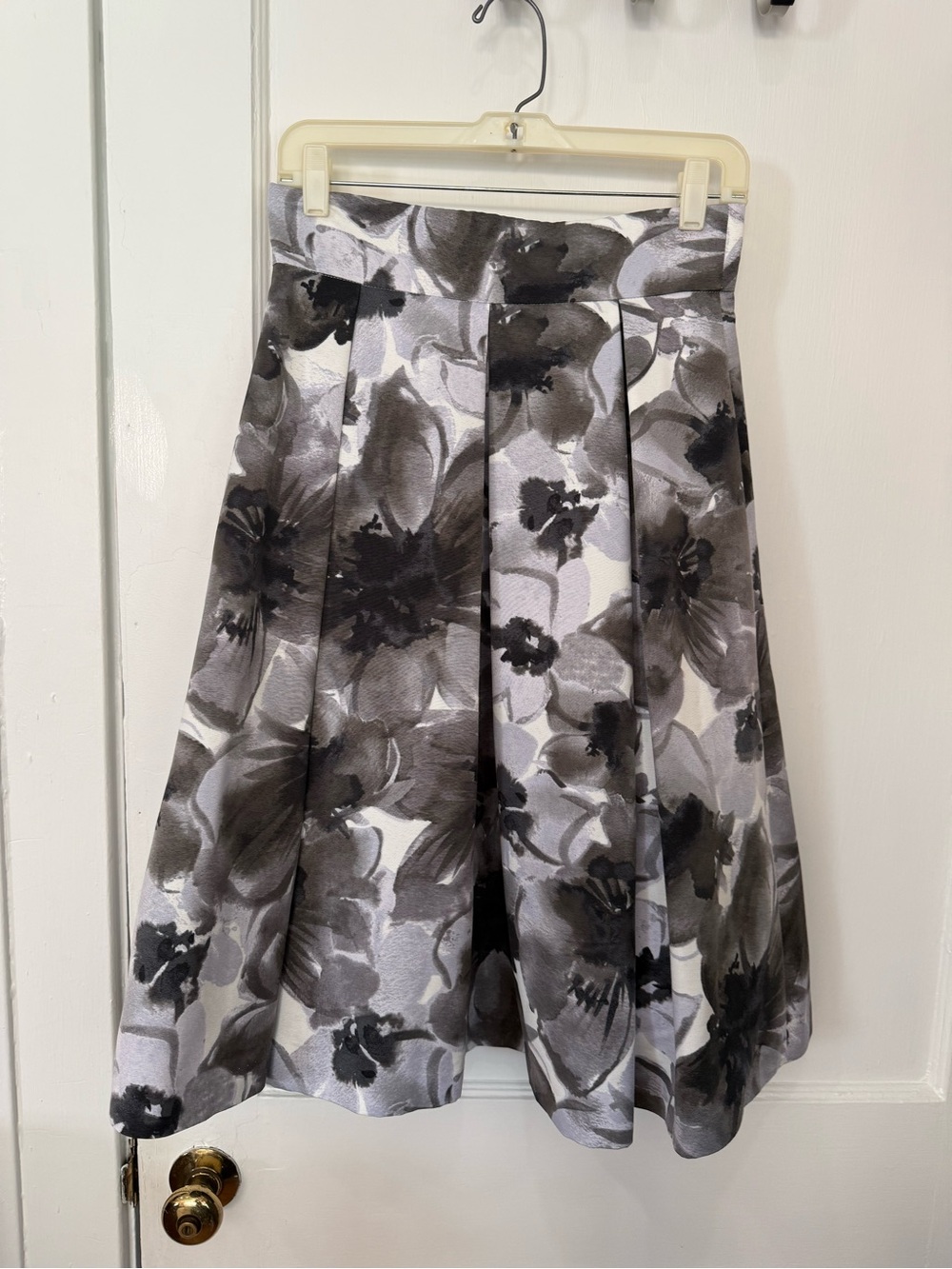 Eliza J Missy Pleated A Line Midi Skirt Grey Black White Floral Petticoat Size 4